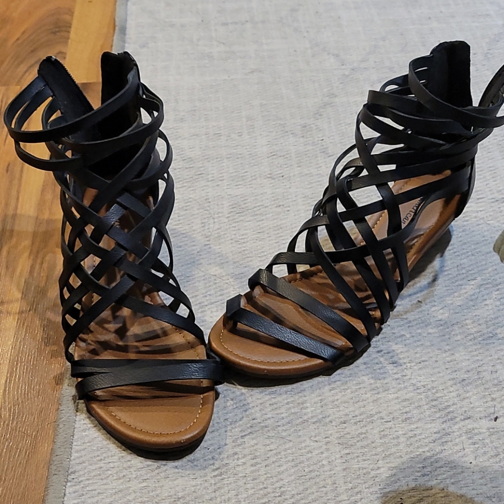 American Eagle Sz 8 Womens Strappy Wedge Sandal